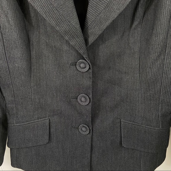 New Arden B blazer with pinstripes size 8 - Picture 6 of 6